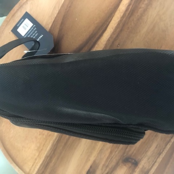 Original Penguin Travel Kit - NWT - Picture 3 of 7